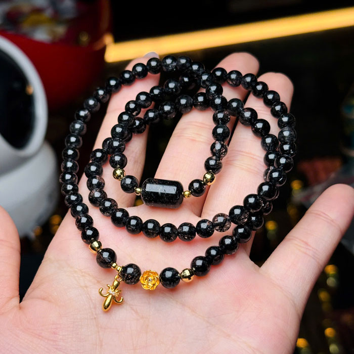 Vòng Đá Thạch Anh Tóc Đen 6,2li Mix Charm Vàng 18k