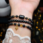 Vòng Đá Thạch Anh Tóc Đen 6,2li Mix Charm Vàng 18k