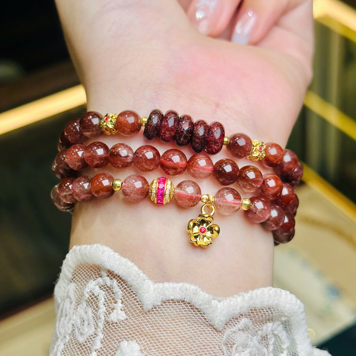 Vòng Đá Thạch Anh Tóc Đỏ 6,5mm Mix Ngũ Điếu Charm Vàng 18k